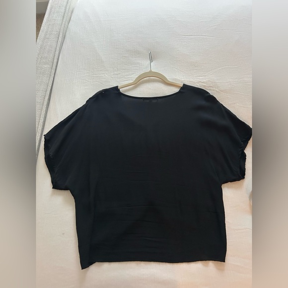 Array Black V-Neck Blouse - Picture 6 of 6